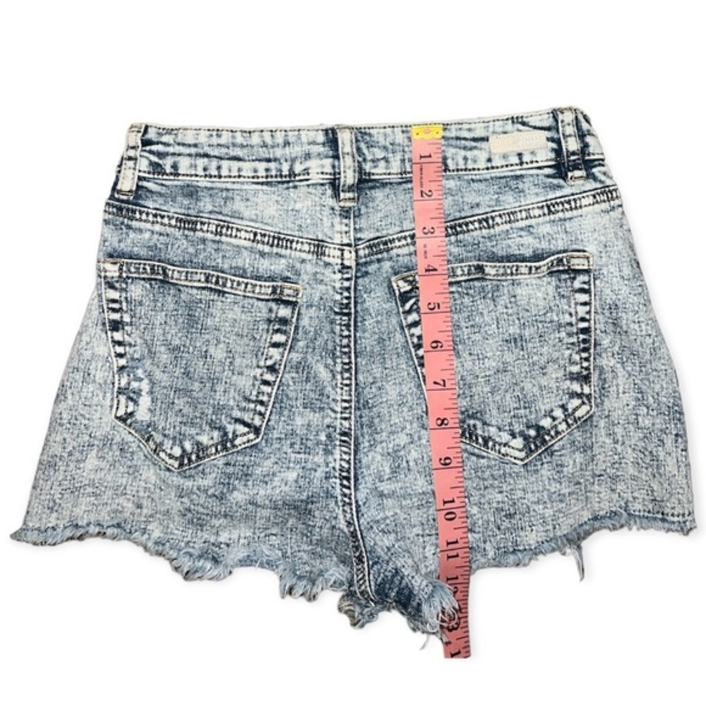 Almost Famous🦎High Rise Shorts🌵 - Picture 3 of 4